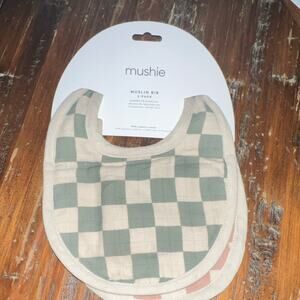 mushie Muslin Bib 2-Pack Cotton Drool Bibs Beige Green Pink Over Head Fit D4